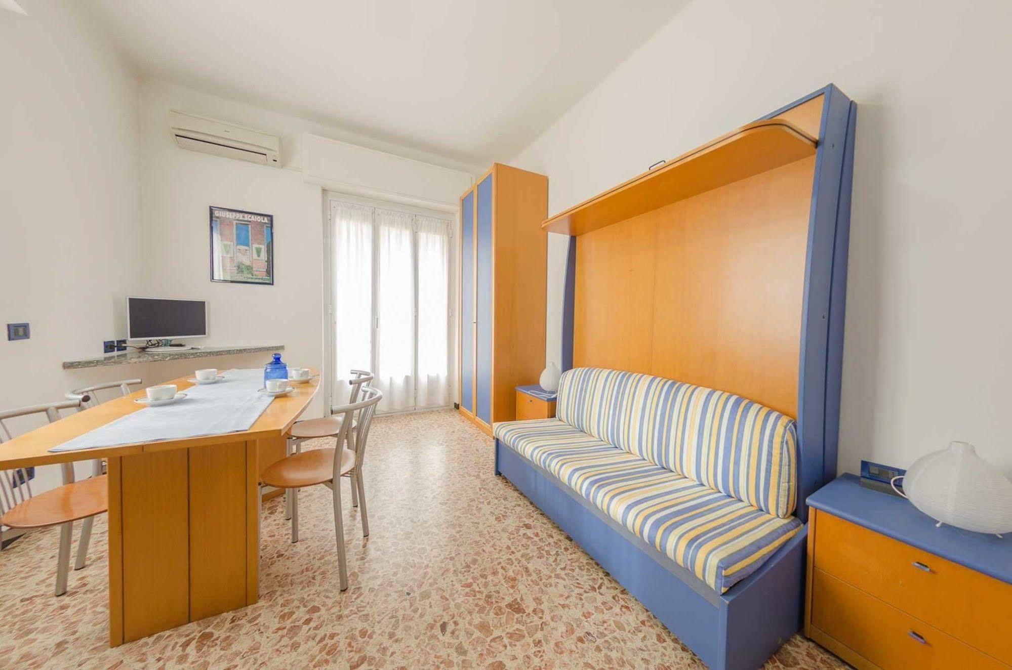 Residenza Adelaide Aparthotel Finale Ligure Exteriör bild