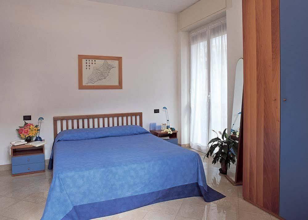 Residenza Adelaide Aparthotel Finale Ligure Exteriör bild