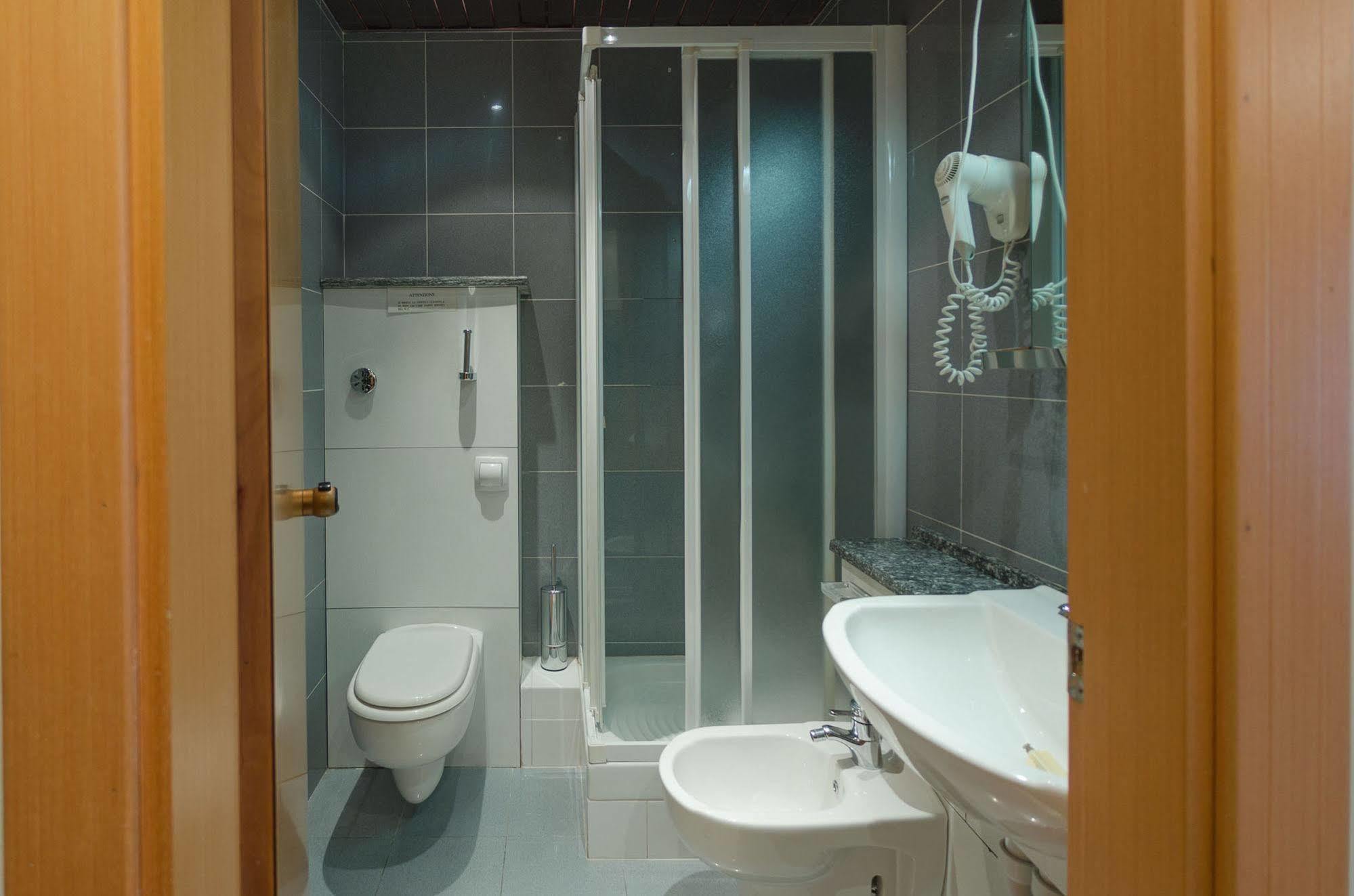 Residenza Adelaide Aparthotel Finale Ligure Exteriör bild