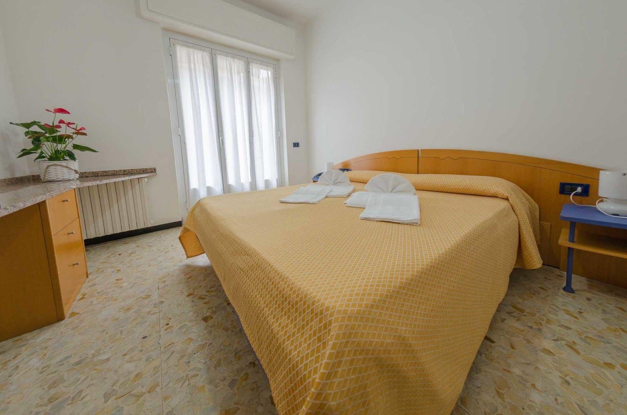 Residenza Adelaide Aparthotel Finale Ligure Exteriör bild