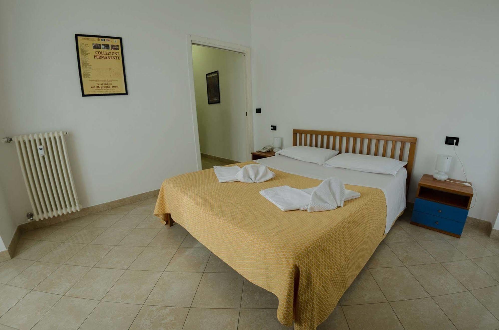 Residenza Adelaide Aparthotel Finale Ligure Exteriör bild